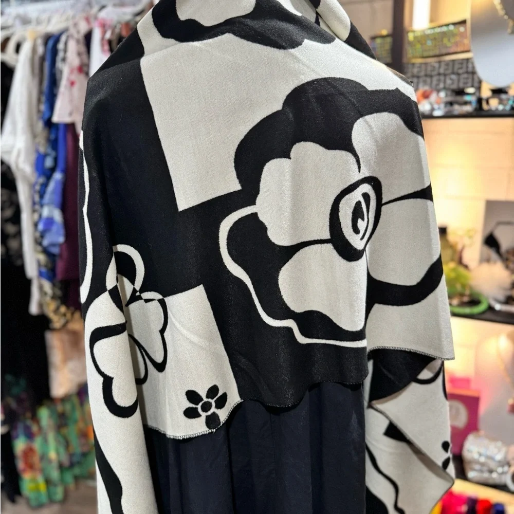450. Black and White Oversized Soft Floral Scarf NWOT